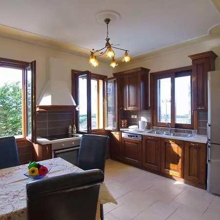 Sleeps 5 Villa