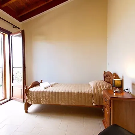Villa Sleeps 5 Katsaráta