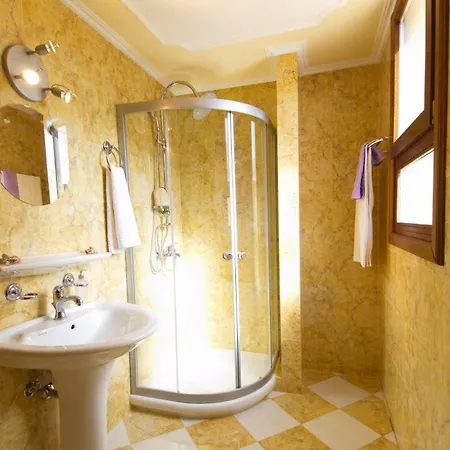 Villa Sleeps 5