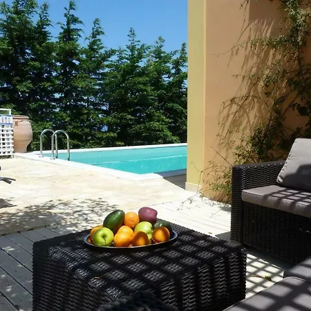 Villa Sleeps 5 *