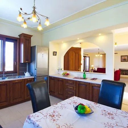 Sleeps 5 *